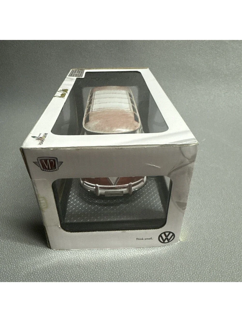 M2 Machines 1/24 RUSTY 1960 VW Microbus Deluxe USA Model R45 Red White Patina